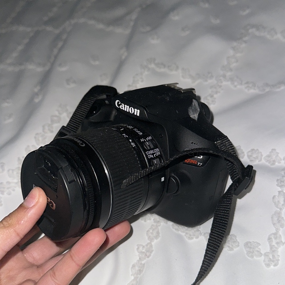LIKE NEW! Canon - EOS Rebel T7 DSLR Video Camera with 18-55mm Lens - Black.w box